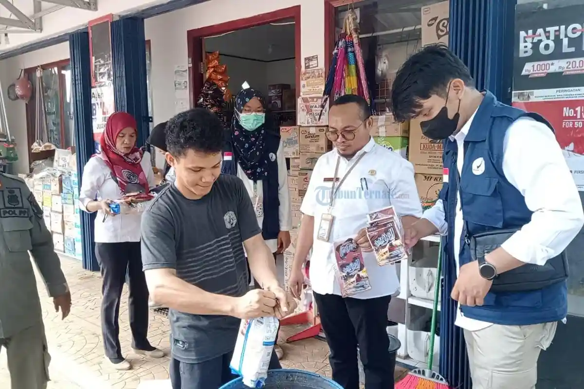 Temukan 80 PCS Pangan Kadaluwarsa Usai Loka POM Morotai dan OPD Keliling Lakukan Pengawasan