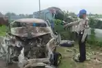 wujud-minibus-yang-terbakar-di-km-178800-tol-cipali.jpg