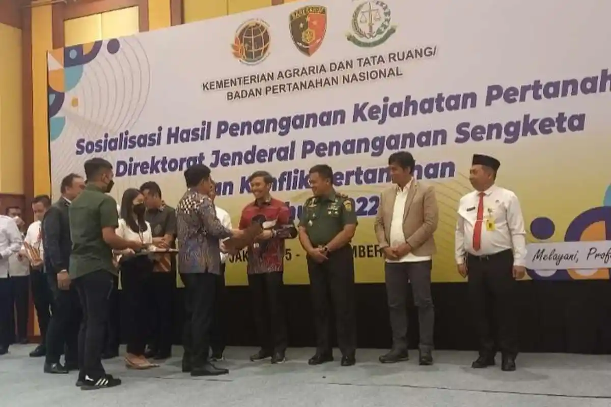 Kanwil BPN Provinsi Jambi Terima Penghargaan Atas Penyelesaian Konflik Lahan SAD 113 Dengan PT BSU