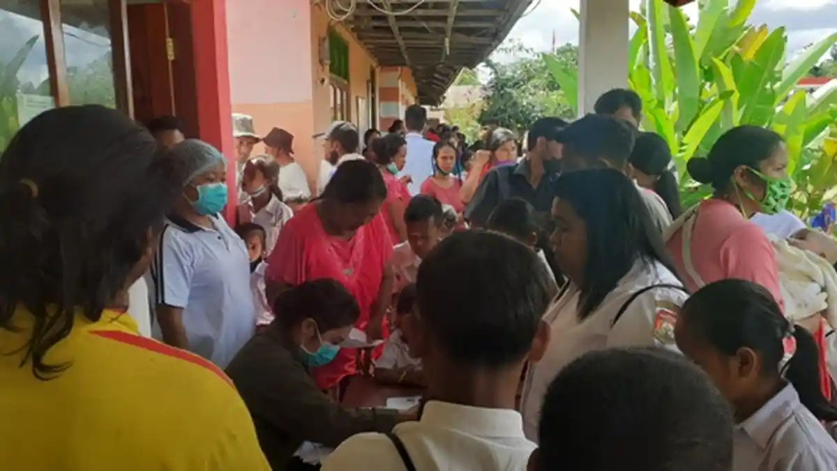 Ratusan Anak-Anak SDK Golusapi Sumba Barat Daya Ikut Vaksinasi Covid-19