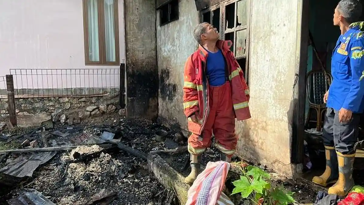 Rumah Kosong di Kompleks Gue Gajah Darul Imarah Aceh Besar Terbakar