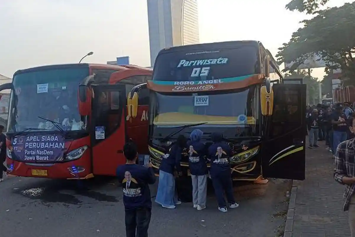 Ribuan Kader NasDem Karawang Geruduk GBK untuk Ikuti Apel Siaga Perubahan, Naik 110 Bus