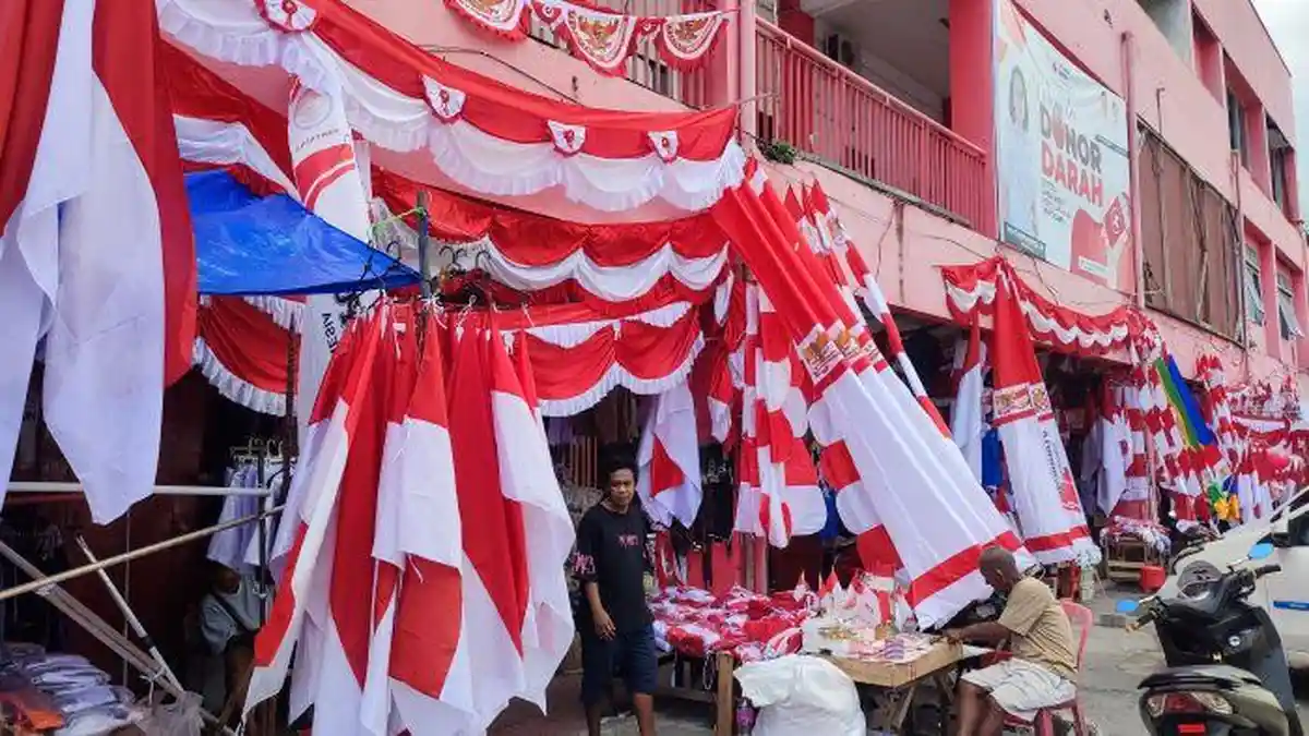Jelang 17 Agustus, Penjual Bendera Merah Putih Mulai Menjamur di Manado Sulawesi Utara