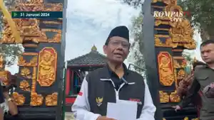 Mahfud-MD-dalam-kunjungannya-ke-Pura-Ulun-Danu.jpg
