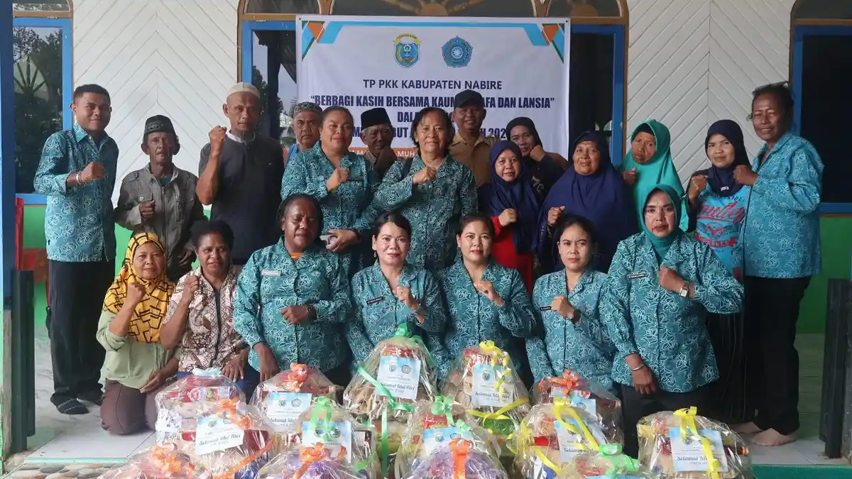 Sambut Lebaran 2026, TP-PKK Nabire Berbagi Dengan Lansia dan Dhuafa di Distrik Wanggar