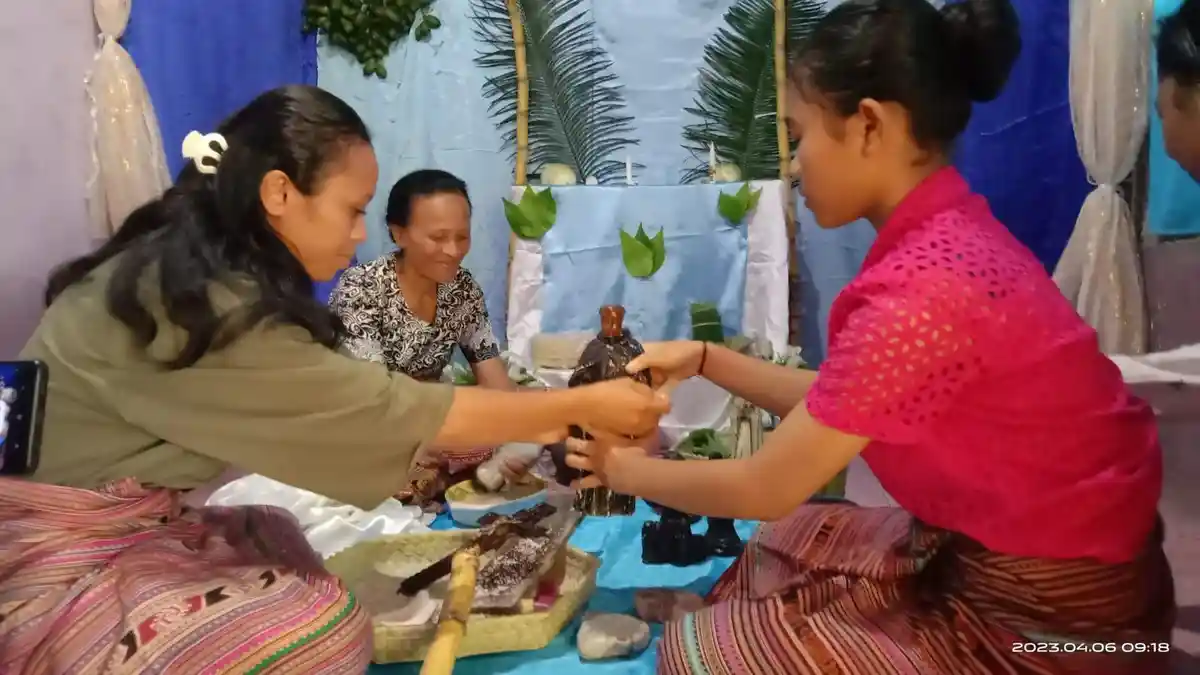 Melihat Ritual Ambil Air dan Bersihkan Patung di Kampung Kote Noemuti TTU 