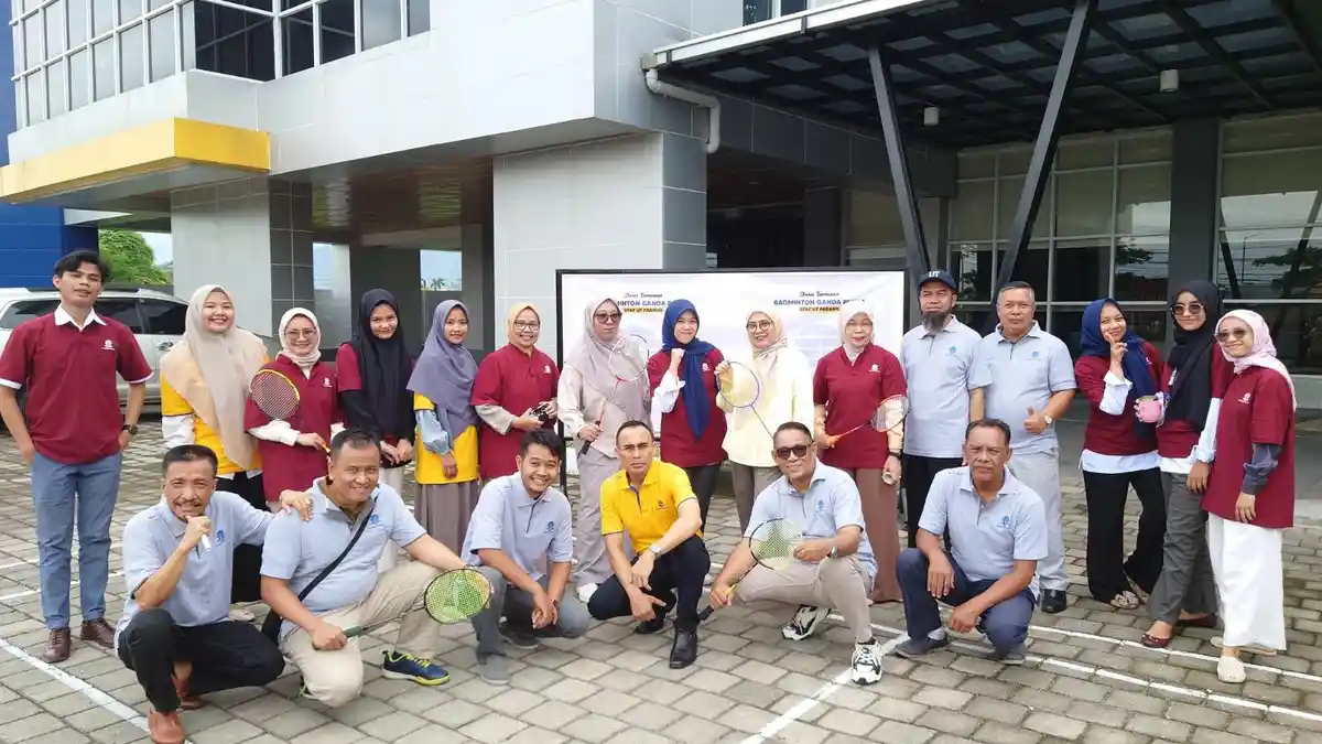 Semangat Sportivitas! UT Padang Gelar Turnamen Badminton Antar Staf Sambut Dies Natalis ke-41
