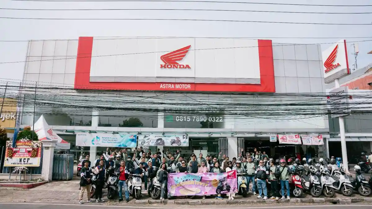 Sabtu Pagi, Momen Pas Rolling City Semarang Bareng Scoopy Lovers
