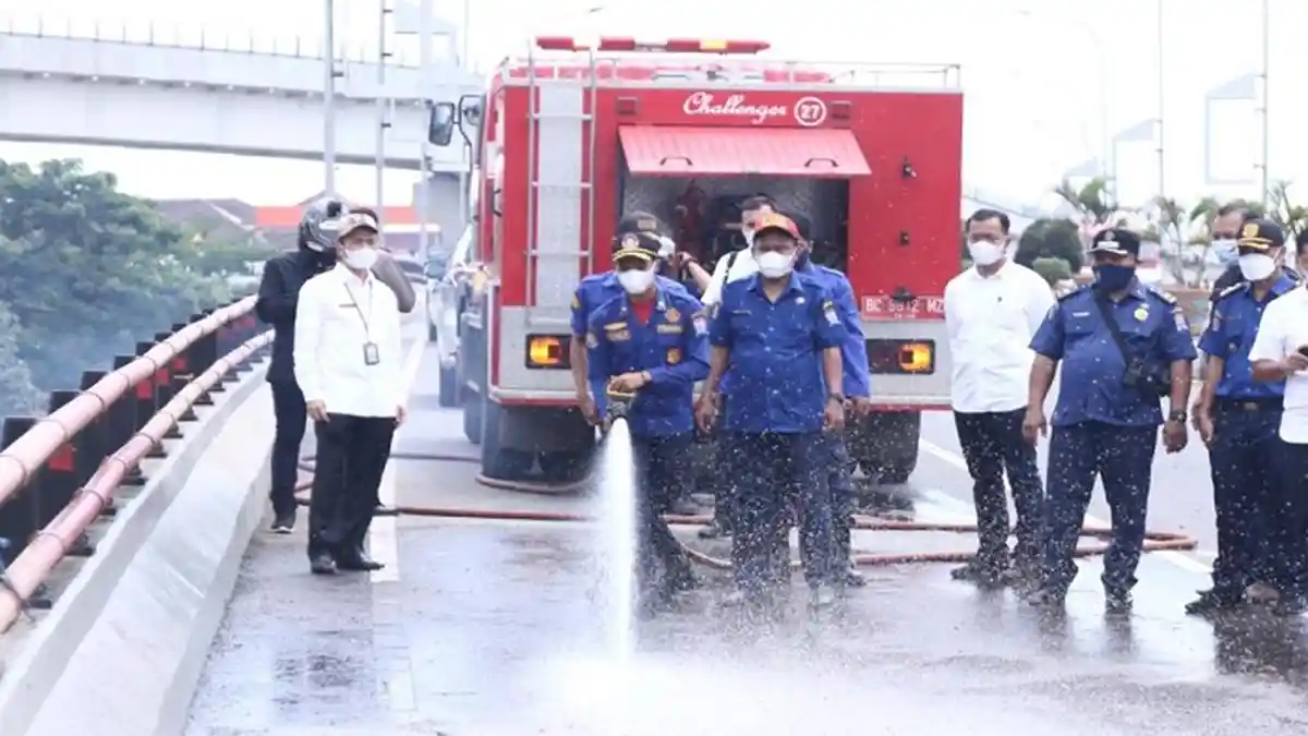 Sekda Palembang Cek Tumpahan Pasir Kerikil di Flyover Simpang Polda Sumsel