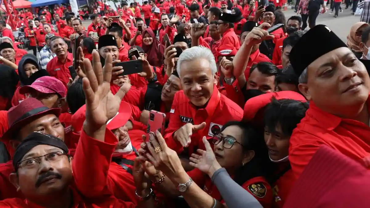 Detik-detik Kader PDIP Teriaki Ganjar Pranowo Presiden, Minta Selfie Bareng: Njar Ji Njar Beh!
