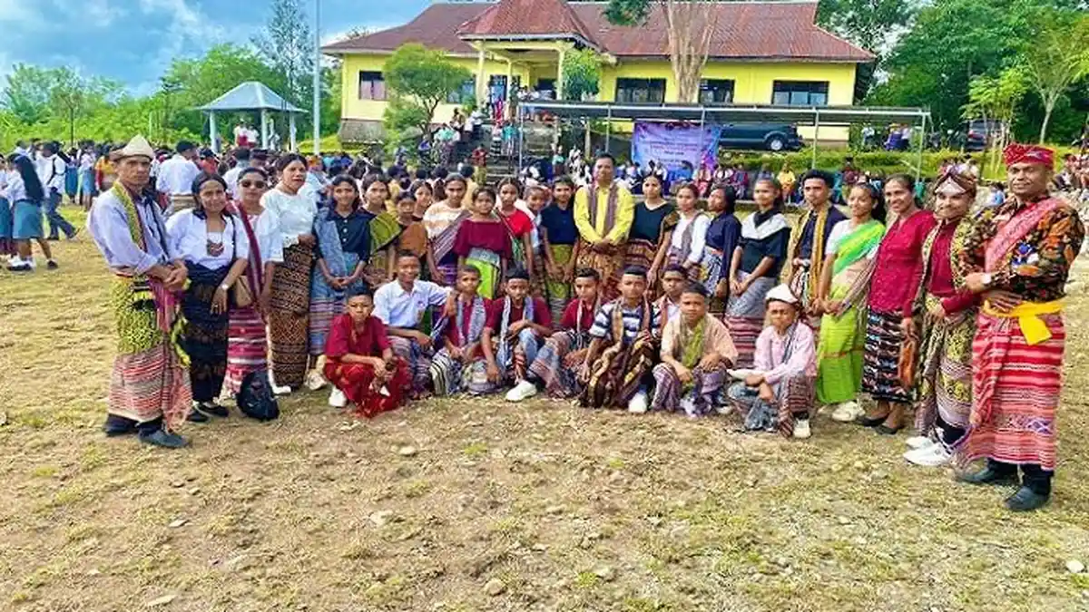 Peringatan Hari Pendidikan Nasional di Perbatasan RI-RDTL, Peserta Kenakan Pakaian Adat