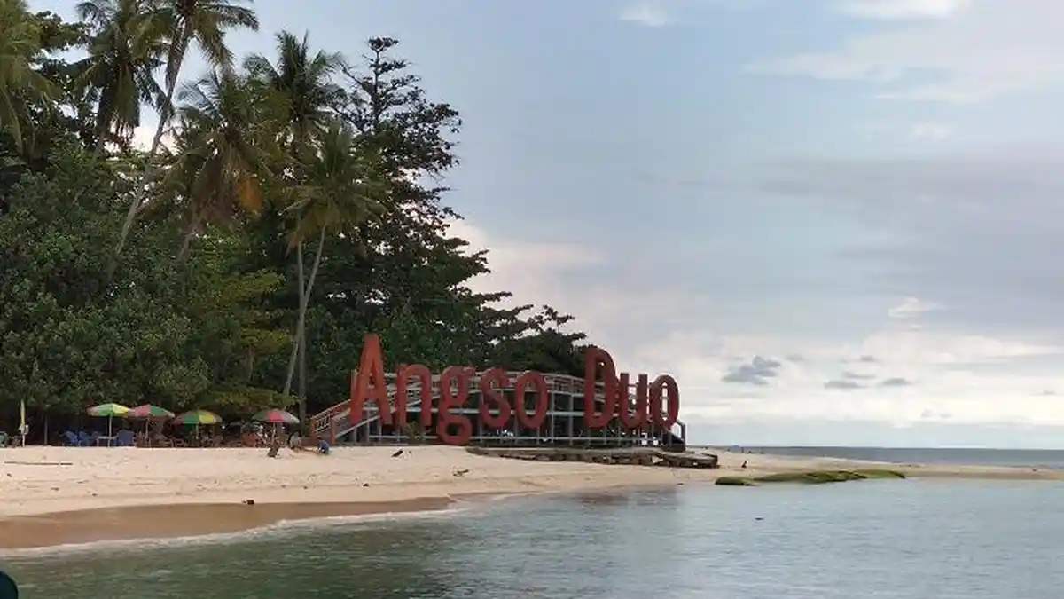 Populer Sumbar: Wisatawan Terjebak di Pulau Angsa Duo dan Longsor di Kayu Tanam Padang Pariaman
