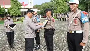 PERAMPOK-POLISI-DPECAT.jpg