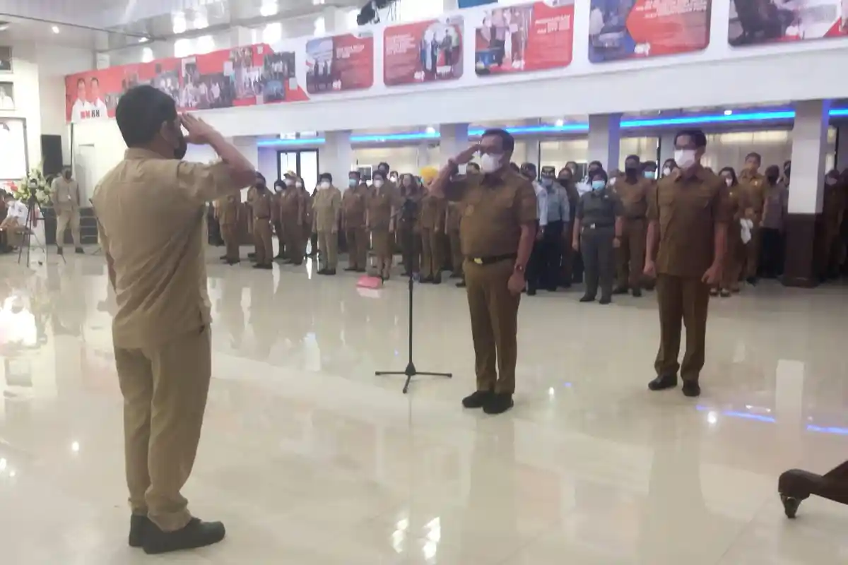 ASN dan THL Pemkot Bitung Absen di Apel Perdana, BKPSDM Masih Rekap Jumlahnya