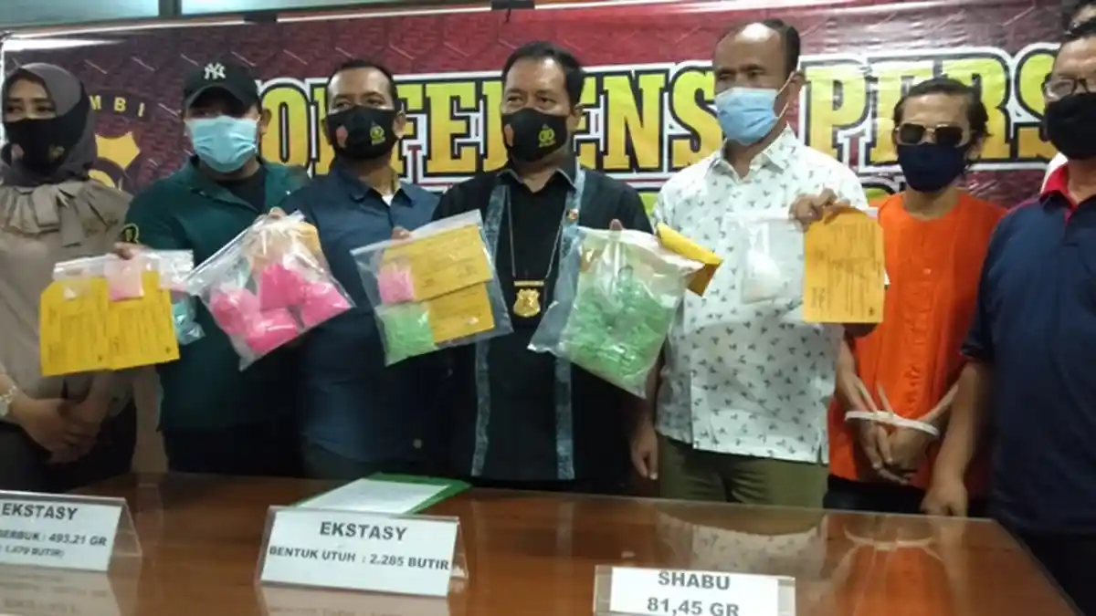 Untuk Mengelabui Petugas, Bandar Narkoba Ini Kemas Sabu dan Ekstasi Pakai Bungkus Roti Malkist