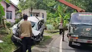 kecelakaan-lalu-lintas-di-Jalan-Raya-Nasional-Kalipucang-Pangandaran.jpg