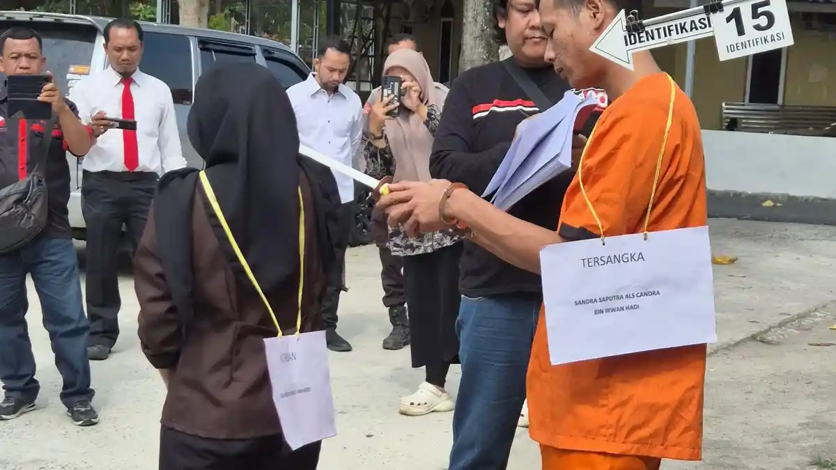 Cemburu, Suami di Prabumulih Tebas Kepala Istrinya Hingga Tewas, Semua Tergambar Dalam Rekontruksi