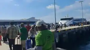 Pemudik-mulai-memadati-Pelabuhan-Nusantara-Raha-Muna-menuju-Kendari-arus-balik-mudik.jpg