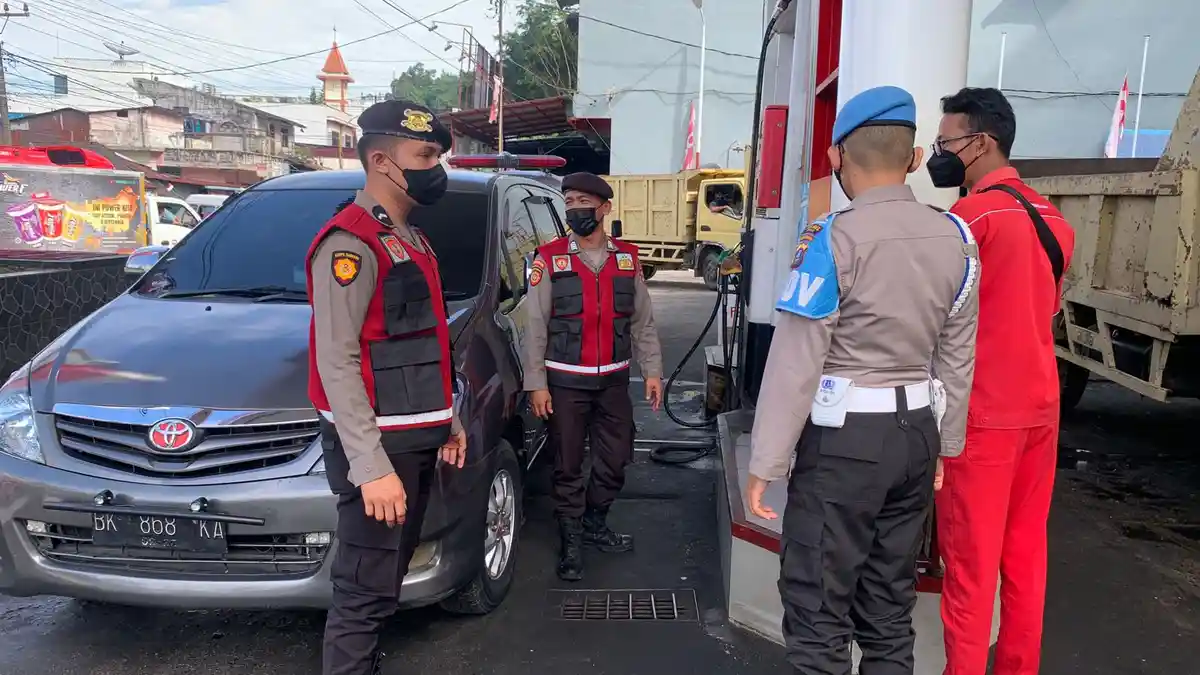 Antisipasi Kemungkinan Buruk Pasca Kenaikan BBM, Polres Sibolga Patroli di SPBU