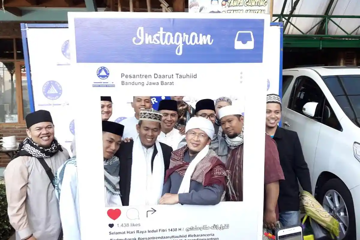 BERITA FOTO: Suasana Idulfitri di Daarut Tauhiid, Aa Gym Begitu Ramah Kepada Jemaah