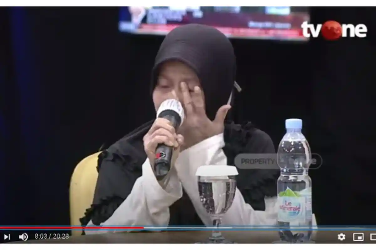 Menangis di ILC, Warga DKI Jakarta Ngaku Tak Dapat Bansos Corona karena KTP: Gadaikan BPKB Dulu