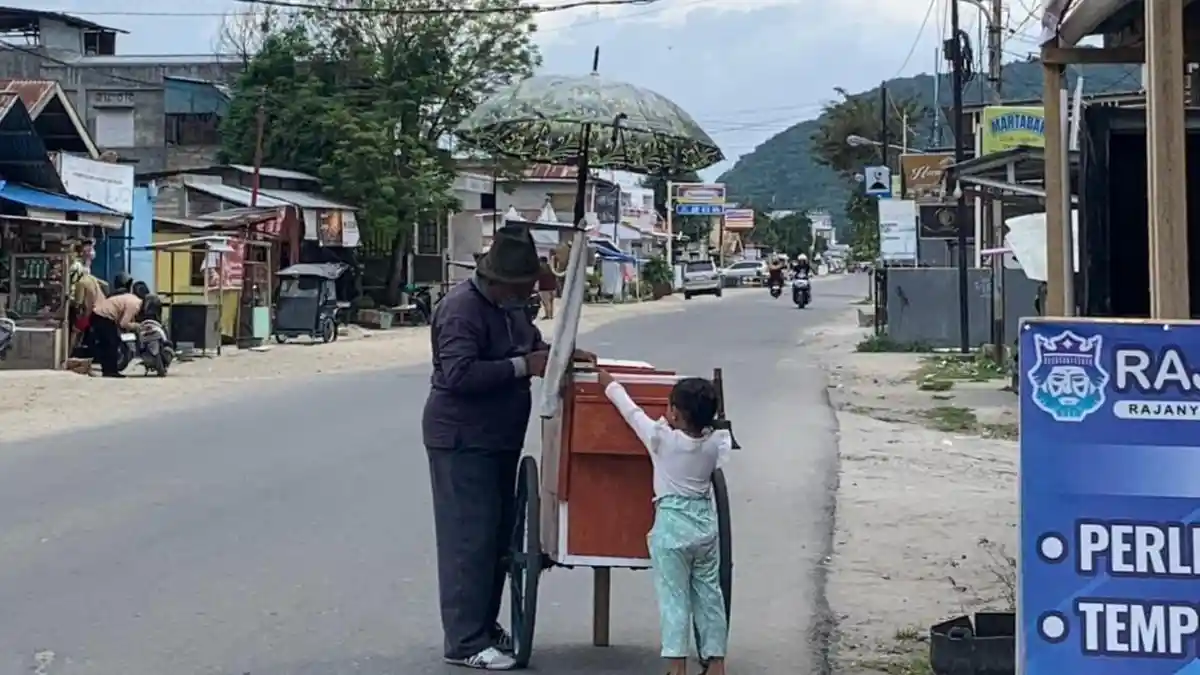 Sosok Mas Diman Pria Asal Jawa Tengah Jualan Es Potong di Kota Gorontalo Sejak 1975
