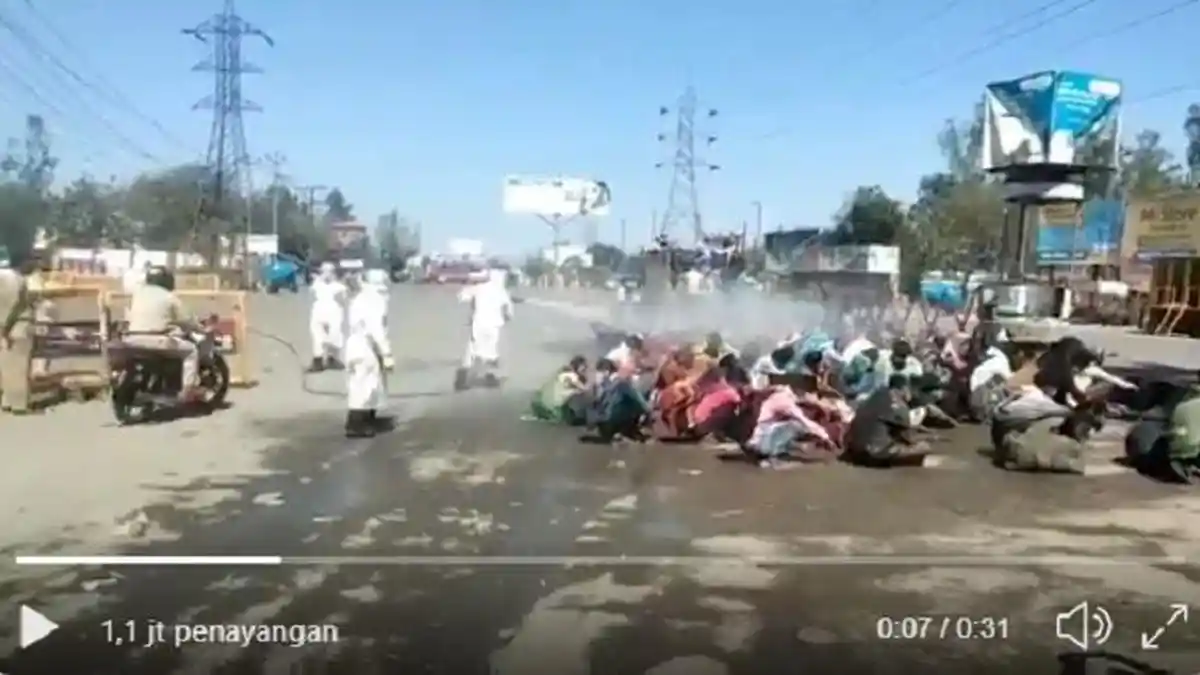 Kacau Setelah 'Lockdown', Kini Video Pekerja di India Disemprot Disinfektan Picu Kemarahan