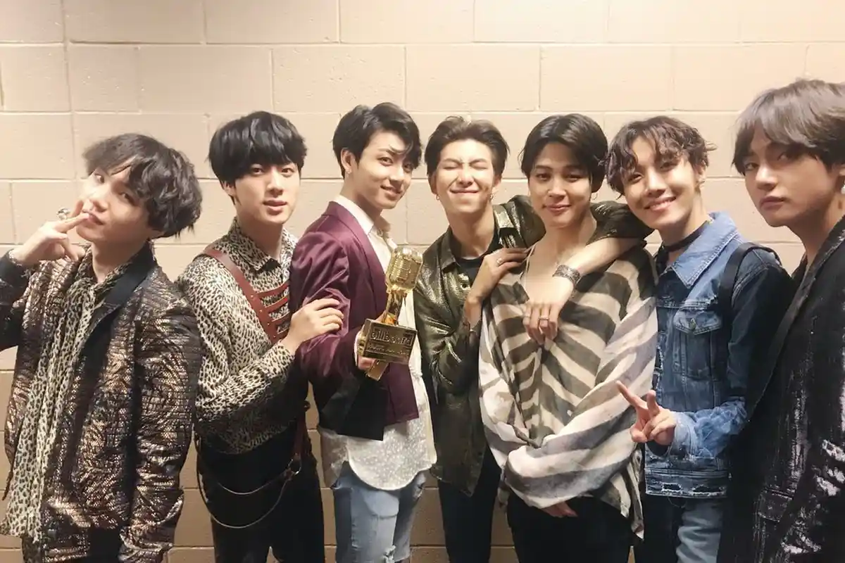 BTS Terlalu Sopan, Ternyata Ini Hal-Hal yang Dilakukan Mereka pada Reporter! 'Gentle-Sonyeondan!'