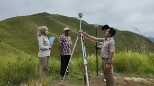 pengukuran-bidang-tanah-menggunakan-peralatan-survei-GNSS-2026.jpg