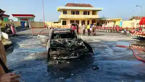 HANGUS-Kondisi-mobil-yang-terbakar-di-sekitar-SPBU-Semampir.jpg