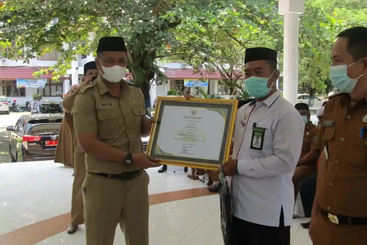 Pemenang Seleksi MTQ Tingkat Kabupaten Konawe Terima Piagam Penghargaan, Diserahkan Sekda Ferdinand