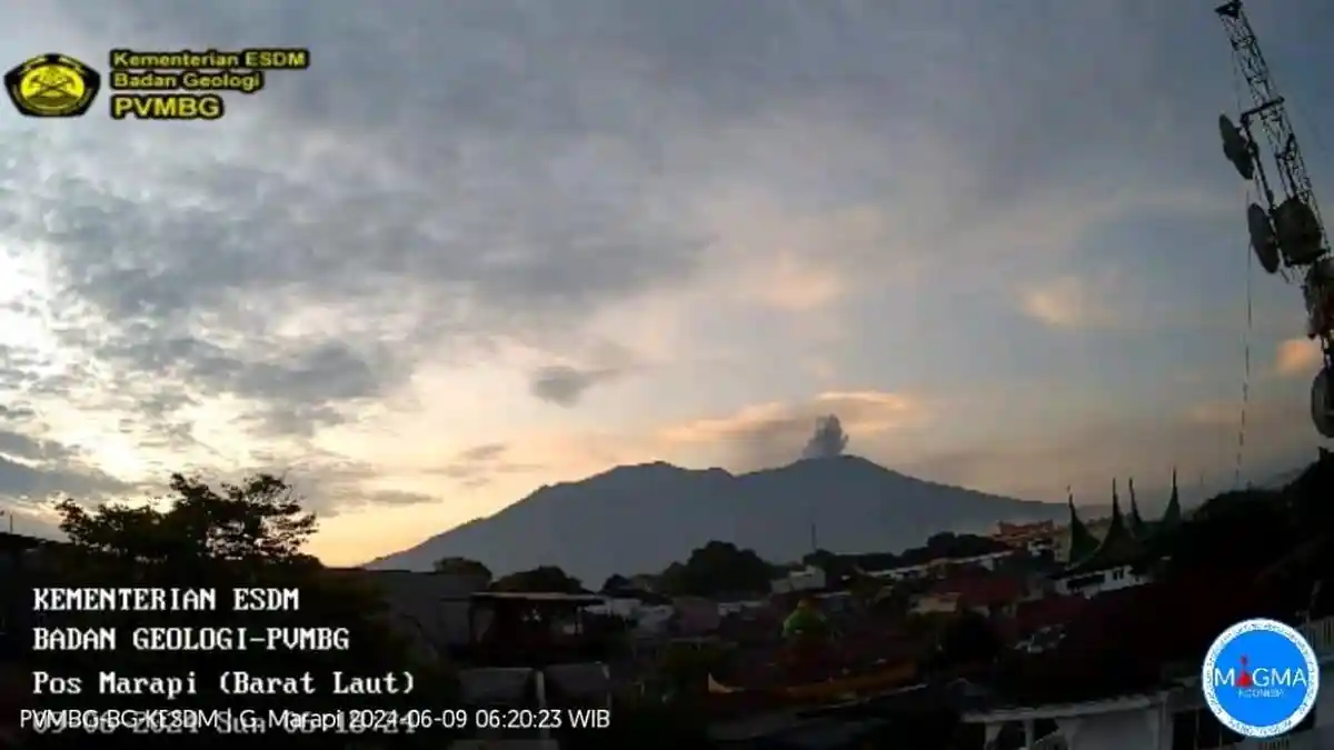 Aktivitas Gunung Marapi Sumbar Meningkat, 5 Kali Letusan dan 18 Hembusan hingga Minggu Siang
