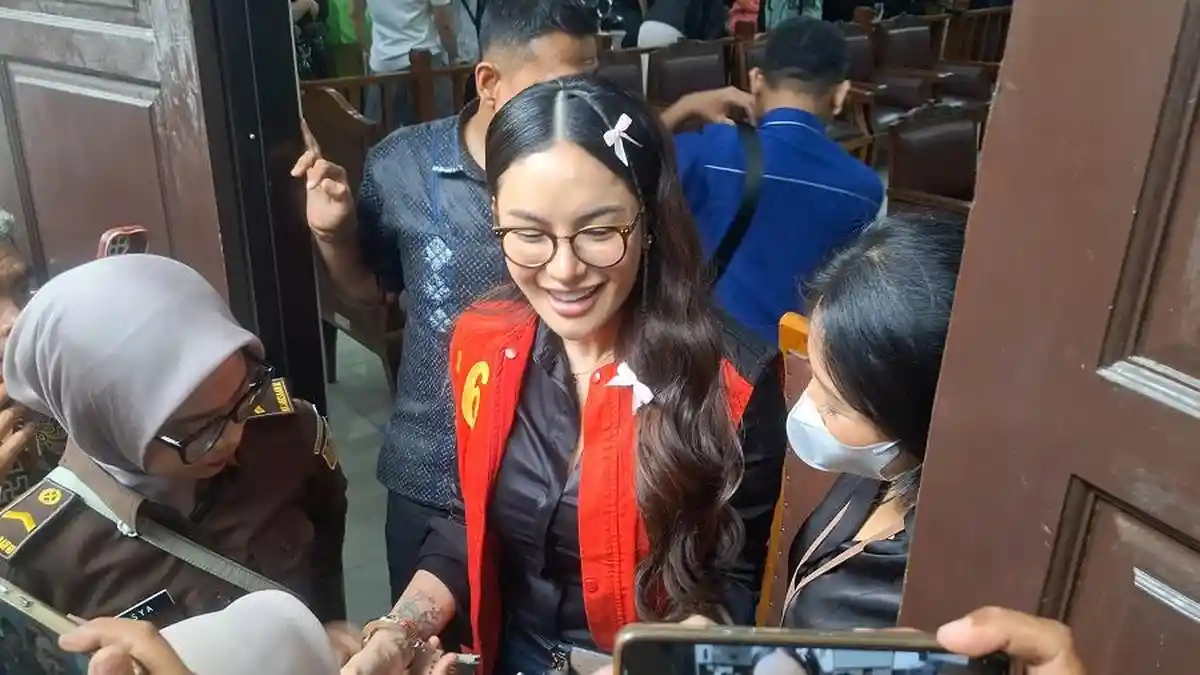 Tidur di Penjara, Sakit Leher Nikita Mirzani Kambuh Lagi