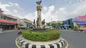 Tugu-Kartasura-yang-berlokasi-di-Jalan-Diponegoro-barat.jpg