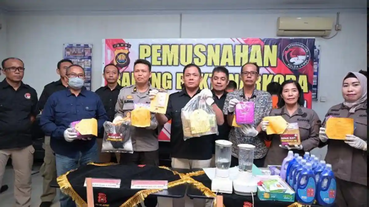 Narkoba Senilai Rp. 8.7 Miliar Dimusnahkan dari 6 Tersangka