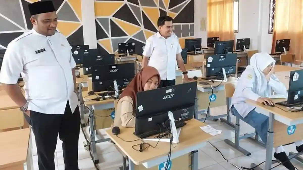 Kacabdisdik Aceh Timur Pantau Pelaksanaan OSN Jenjang SMA/MA