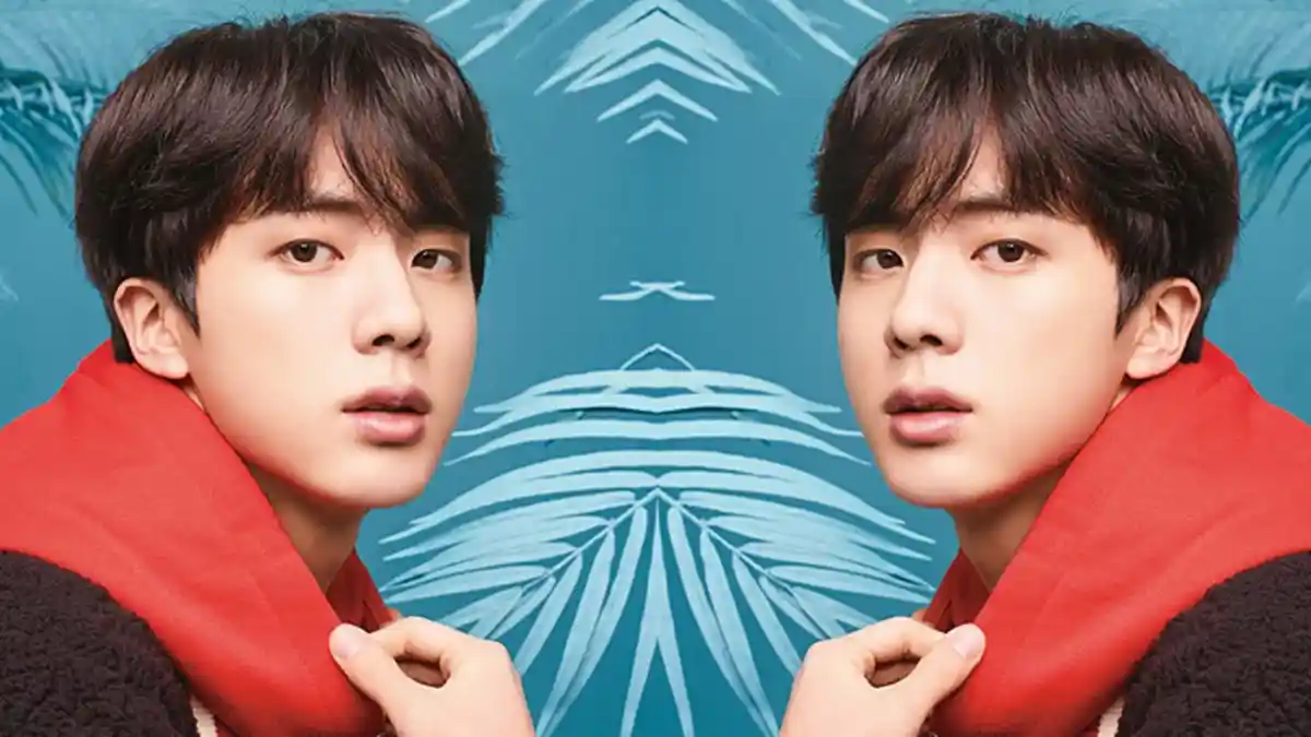 7 Potret Jin BTS saat Berada di Atas Panggung
