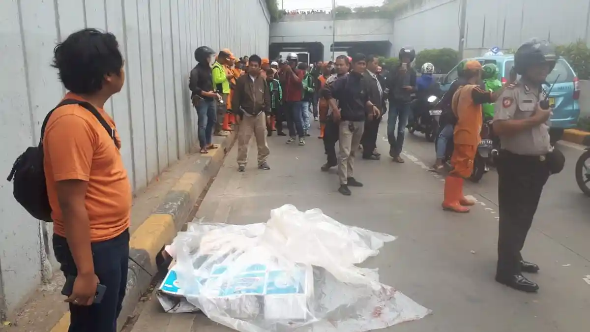 Pria Tewas di Underpass Senen, Sempat Ajak Video Call Keluarga hingga Status WhatsApp yang Aneh
