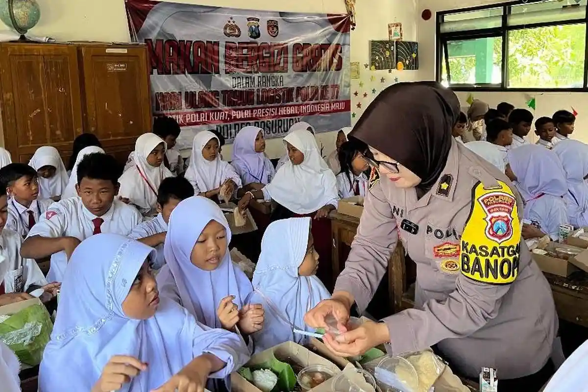 Selaras dengan Program Presiden Prabowo, Polres Pasuruan Bagikan Makan Bergizi Gratis untuk Murid SD
