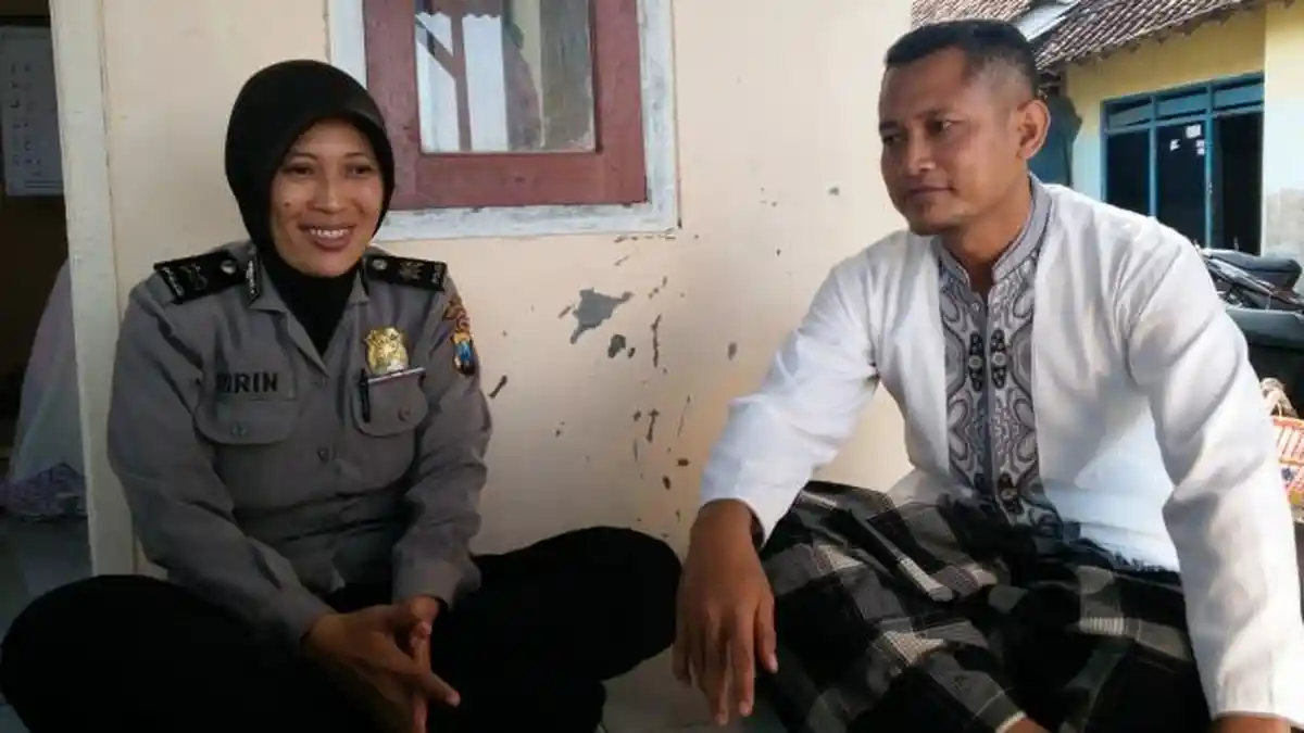 Suami Istri Polisi Ini Batalkan Umrah lalu Dirikan Musala dan Ngajar 