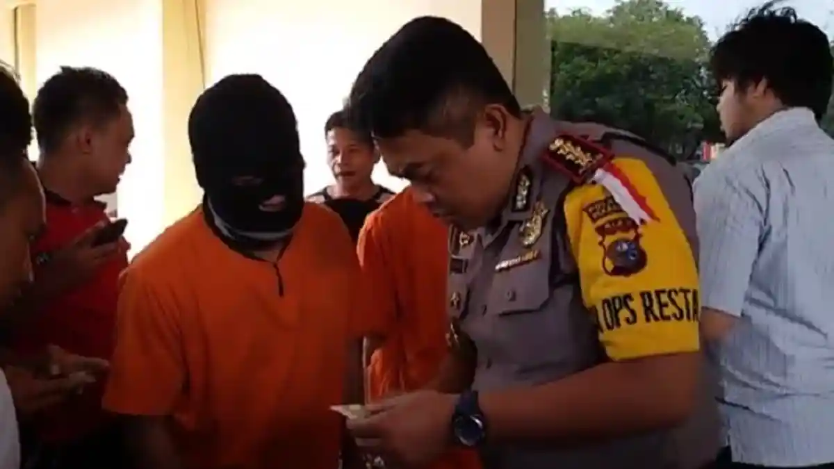 Baru Coba-coba Edarkan Sabu, Dua Pria di Mojokerto Ini Sudah Tertangkap Polisi