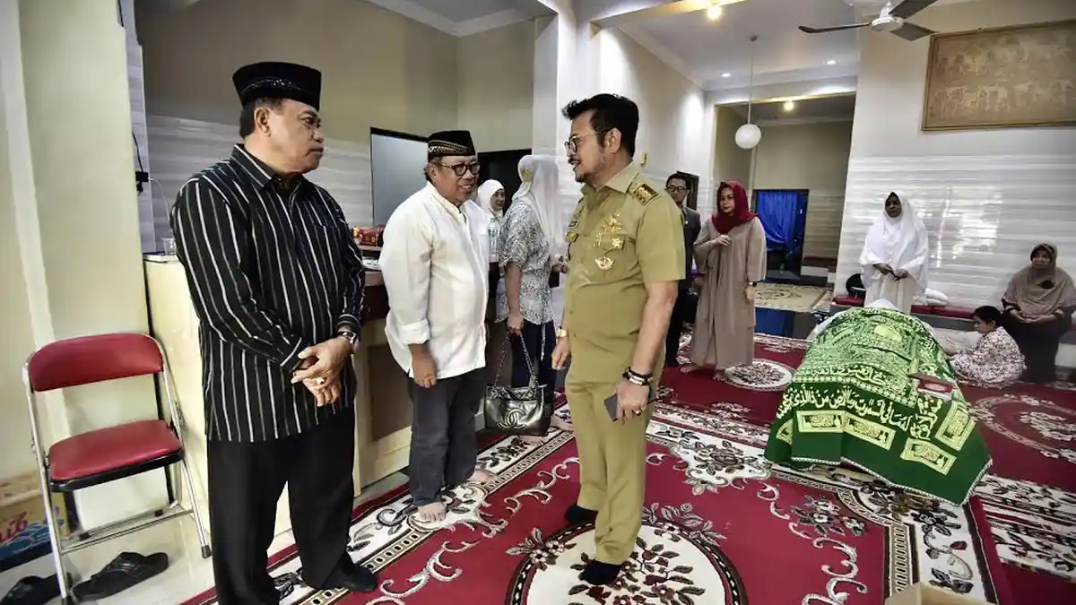 SYL Antar Jenazah Andi Fahrum Hingga ke Pemakaman, Siapa Dia? - fah1f_20170926_202247.jpg