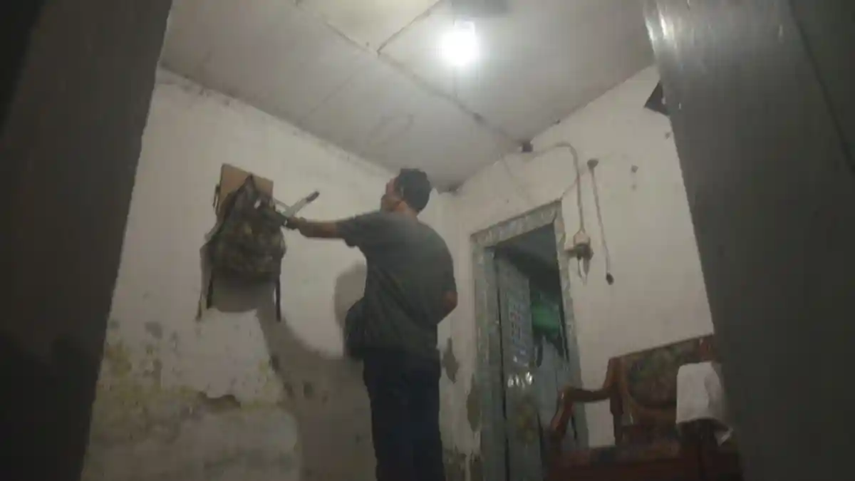 Polisi Geledah Dua Rumah Terduga Teroris di Kota Cirebon, Ini yang Didapat