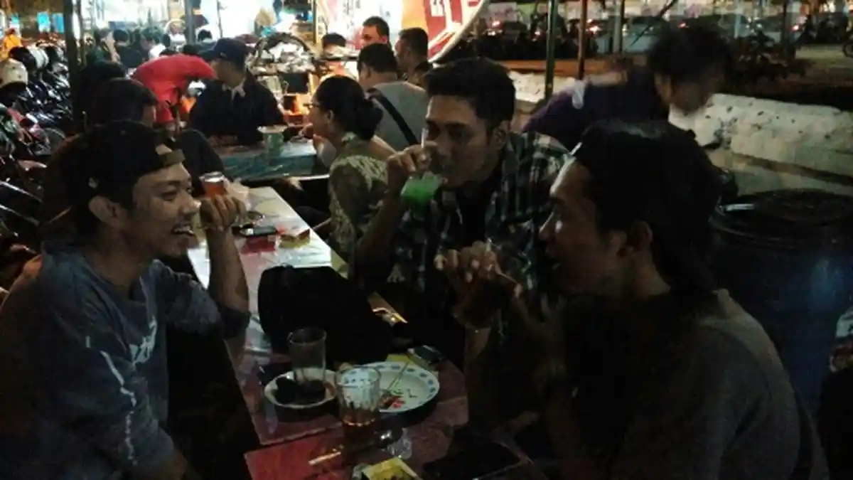 Menikmati Suasana Yogyakarta di Angkringan Lek Man