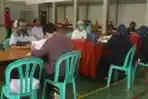 Warga Terima Bantuan Tunai Jaring Pengaman Sosial dari Pemprov B