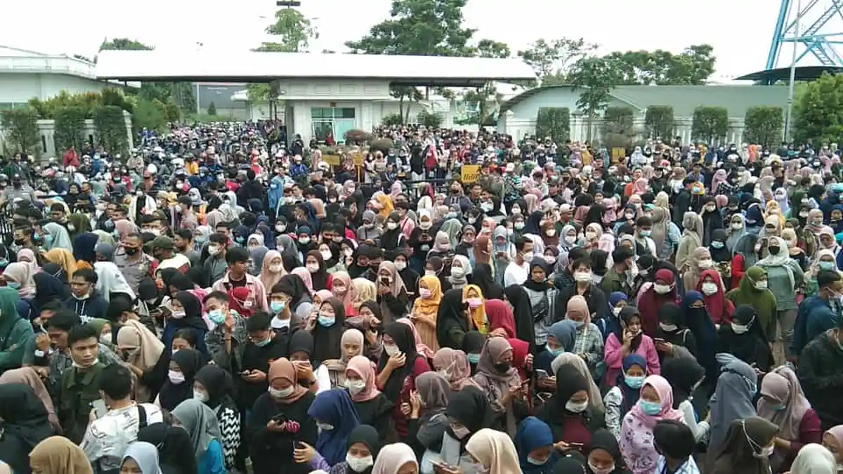 Sumpah Serapah Massa Buruh KBB yang Murka ke Ridwan Kamil: Jangan Harap Jadi Presiden!