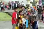Monas Dipenuhi Wisatawan Liburan Lebaran