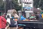 Warga-Serpong-demo-sampah.jpg
