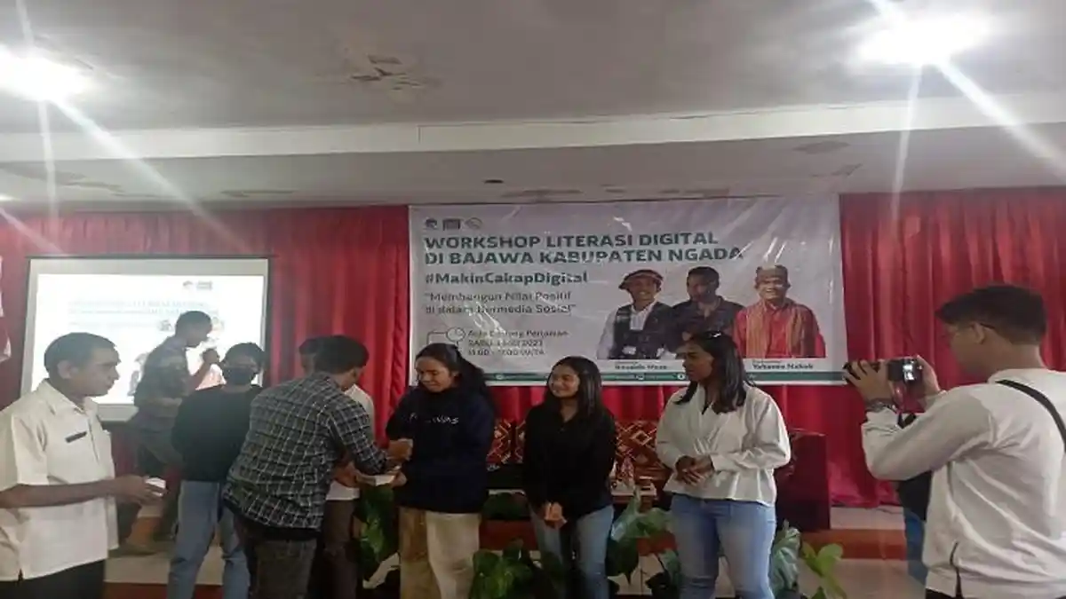 Pelajar di Ngada Ikut Workshop Literasi Digital 'Membangun Nilai Positif di dalam Bermedsos'