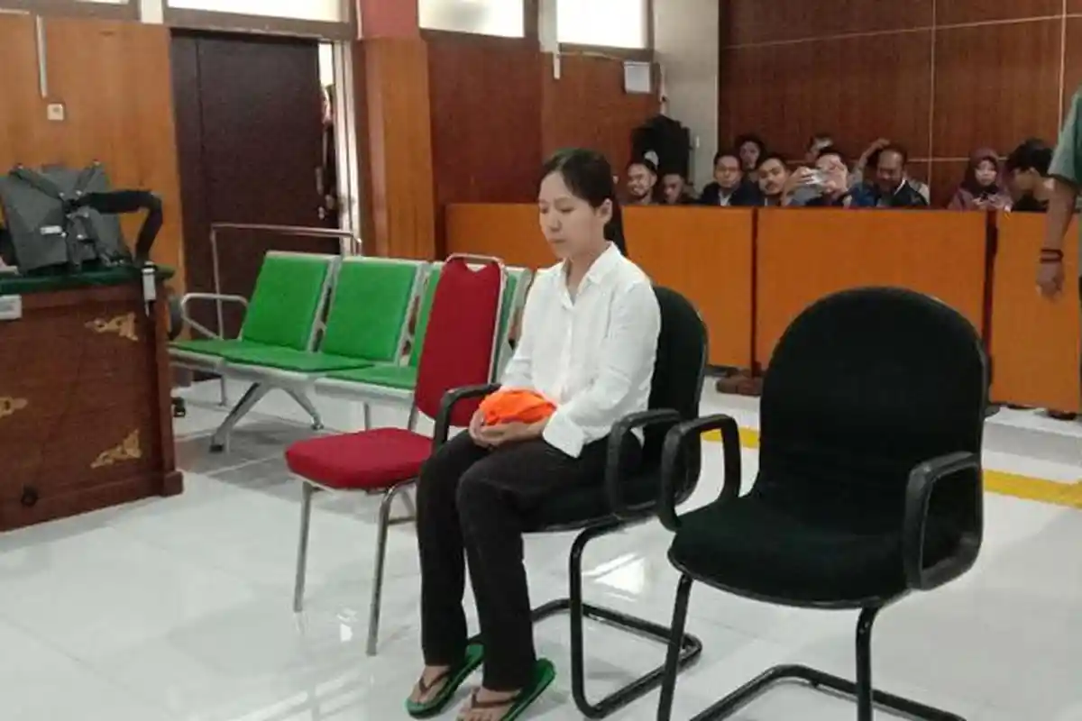 Ekspresi Wajah Terdakwa Penganiayaan Anak Selebgram usai JPU Tuntut 4 Tahun Bui, Bakal Beber Pleidoi